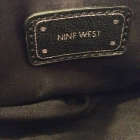 NINE WEST Black Velvet Quilted HANDBAG Small Crossbody Snap Adjustable Strap - Picture 4 of 10